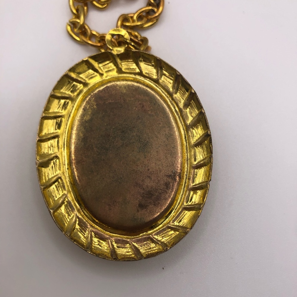 Vintage Cameo Pendant Necklace - Picture 6 of 7